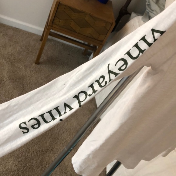 Vineyard vines lightweight pull over!! - Picture 3 of 4